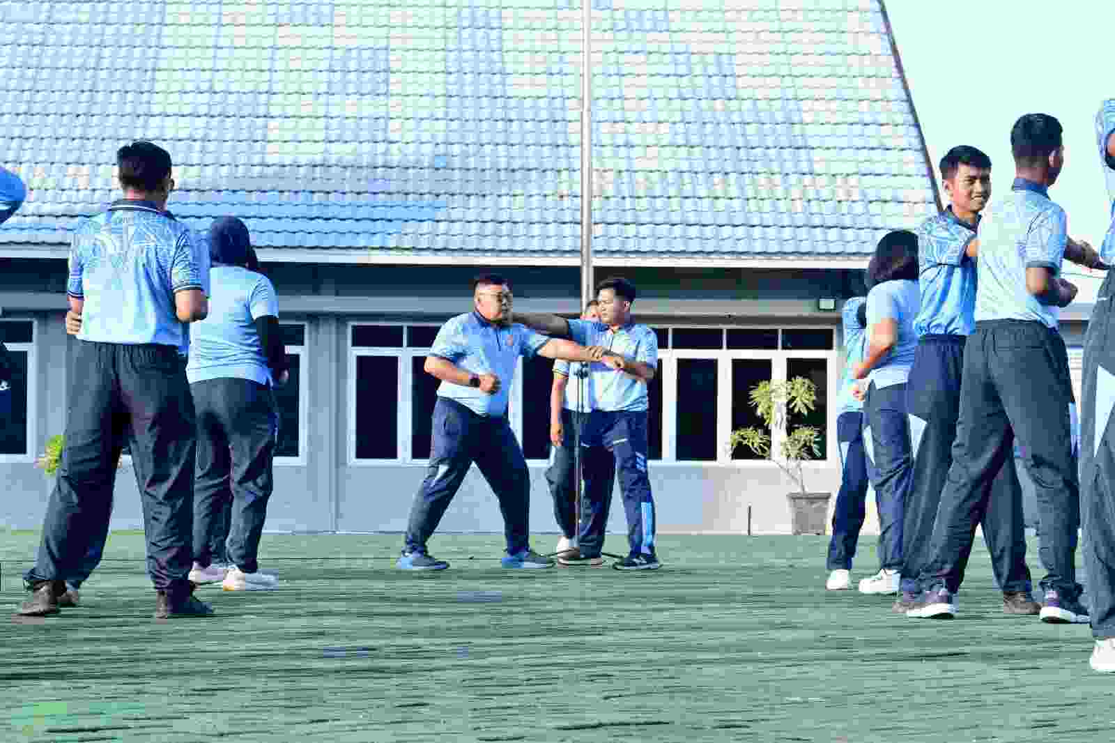Perkuat Fisik, Mental, dan Kesiapsiagaan, Personel Lanud Sjamsudin Noor Asah Kemampuan Bela Diri Taktis