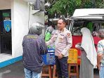 Berbagi Berkah di Tengah Aktivitas Warga, Polsek Bekasi Selatan Bagikan Ratusan Paket Makan Siang Gratis