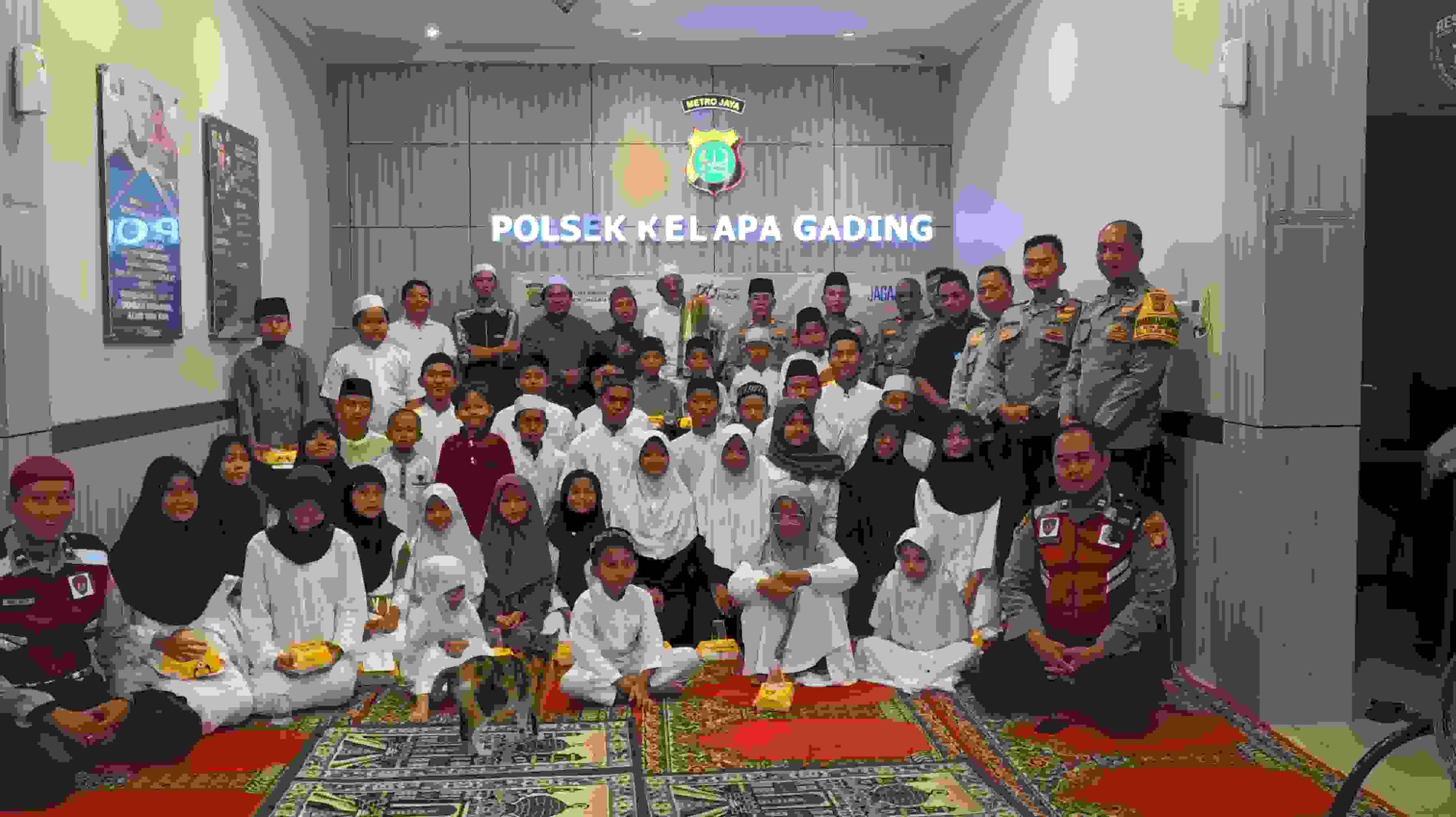 Polsek Kelapa Gading Berbagi Kebahagiaan Melalui Pengajian dan Santunan Anak Yatim