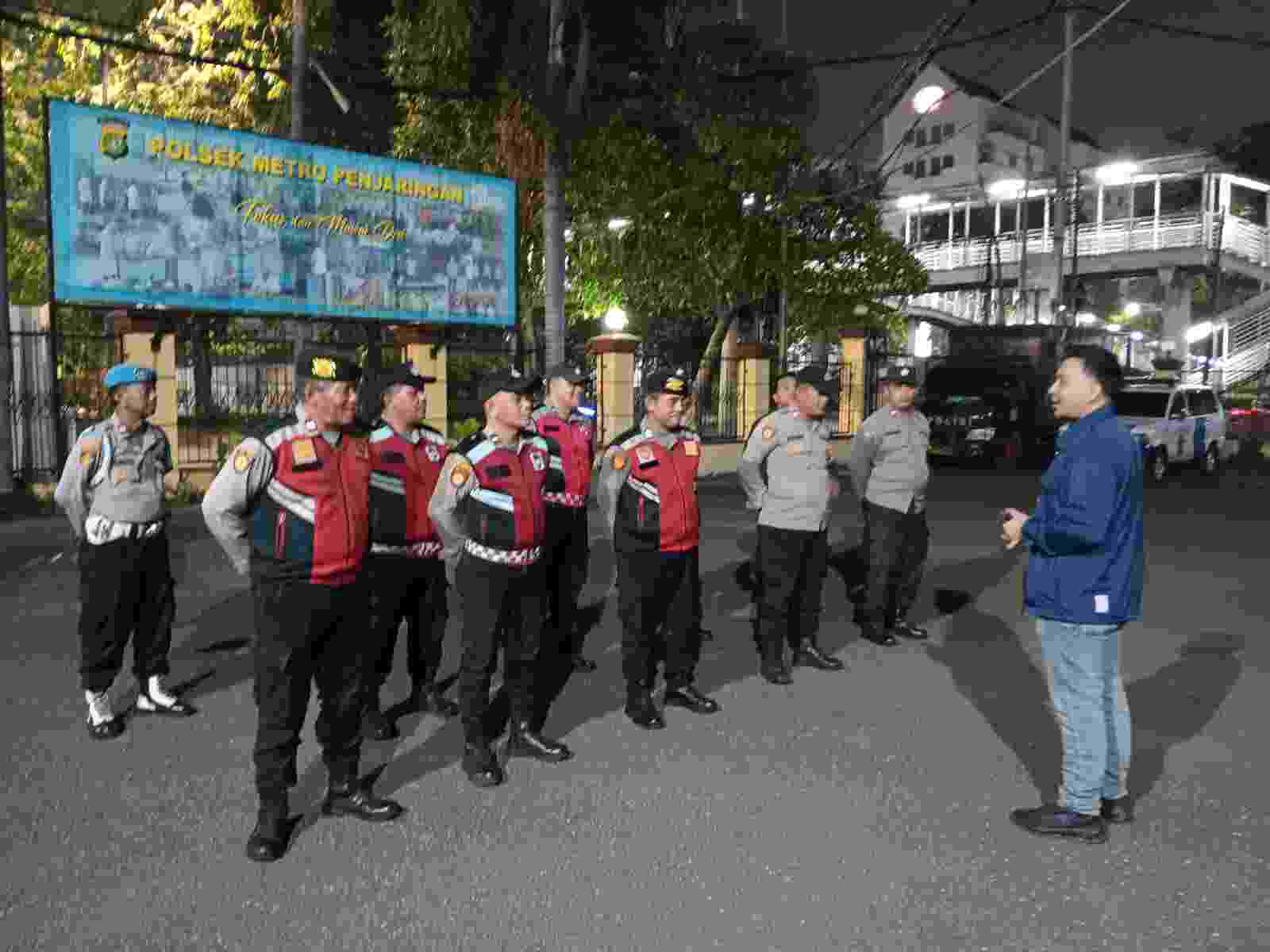 Jaga Jakarta, Jaga Lingkungan: Polsek Metro Penjaringan Tingkatkan Patroli Malam Cegah Tawuran dan Kejahatan Jalanan