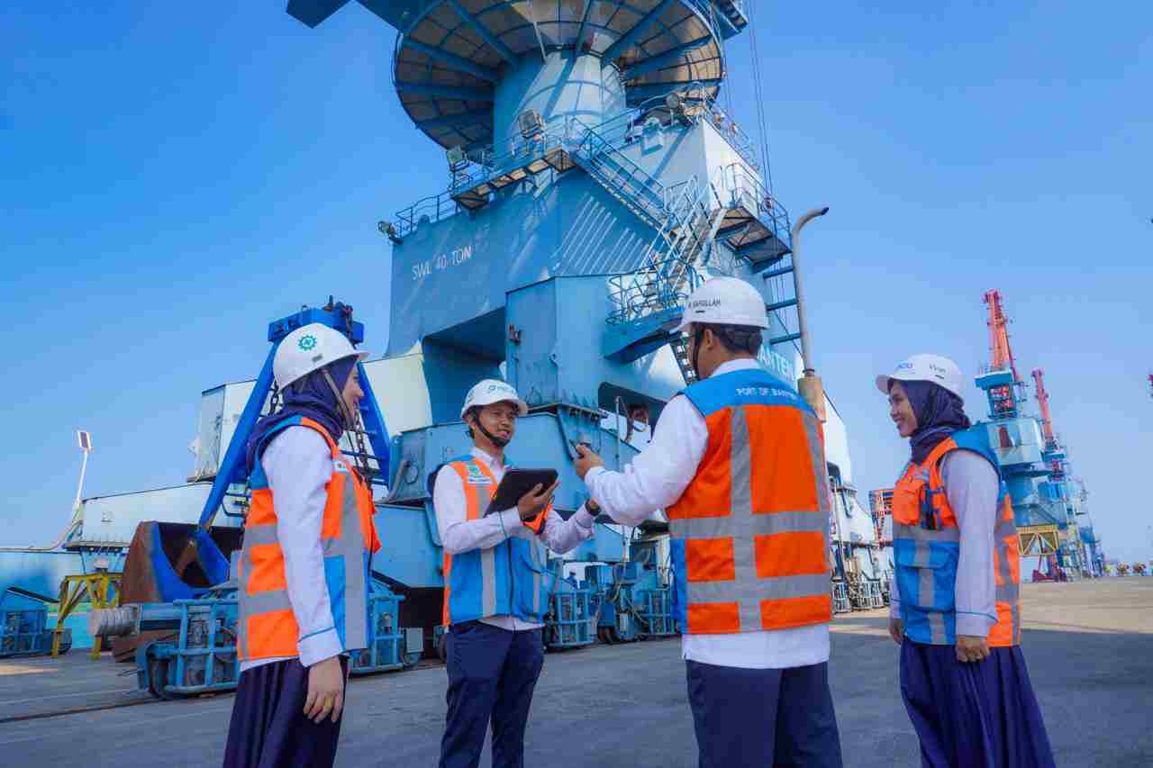 Momentum Hari Pelayanan Publik, Pelindo Regional 2 Banten Hadirkan Layanan Pelabuhan Ciwandan yang Responsif dengan Melayani Sepenuh Hati Momentum Hari Pelayanan Publik, Pelindo Regional 2 Banten Hadirkan Layanan Pelabuhan Ciwandan yang Responsif dengan Melayani Sepenuh Hati