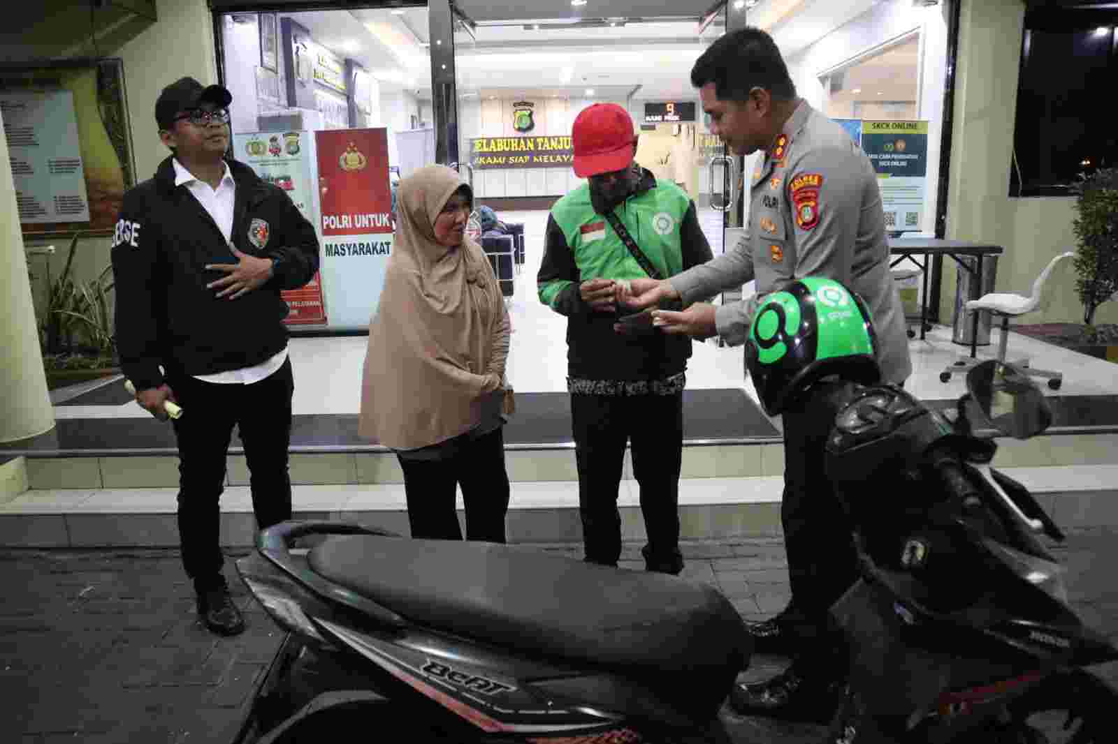 Polisi Kembalikan Motor Pengemudi Ojol Korban Penipuan di Tanjung Priok