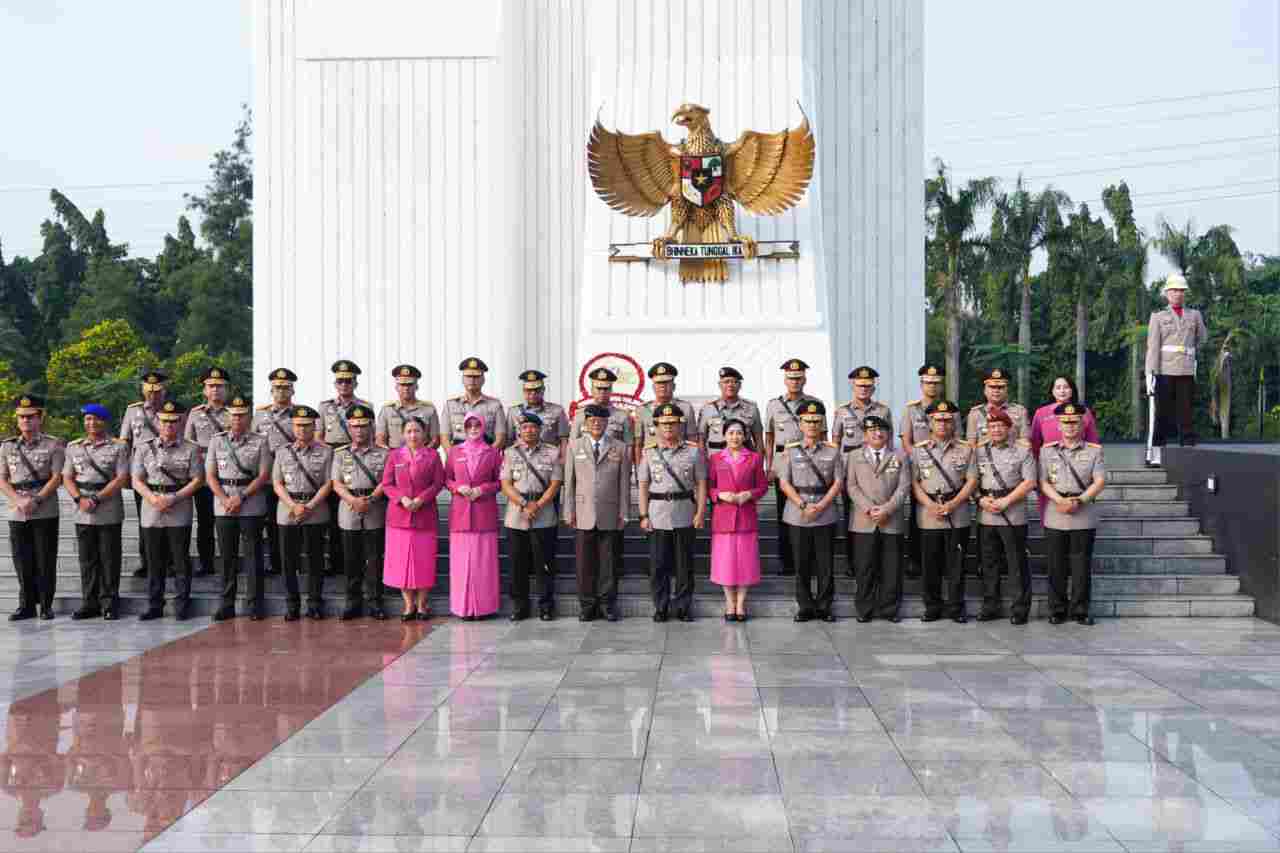 Menghormati Jasa, Melanjutkan Pengabdian: Wakapolri Pimpin Ziarah Nasional Menjelang Hari Bhayangkara ke-80