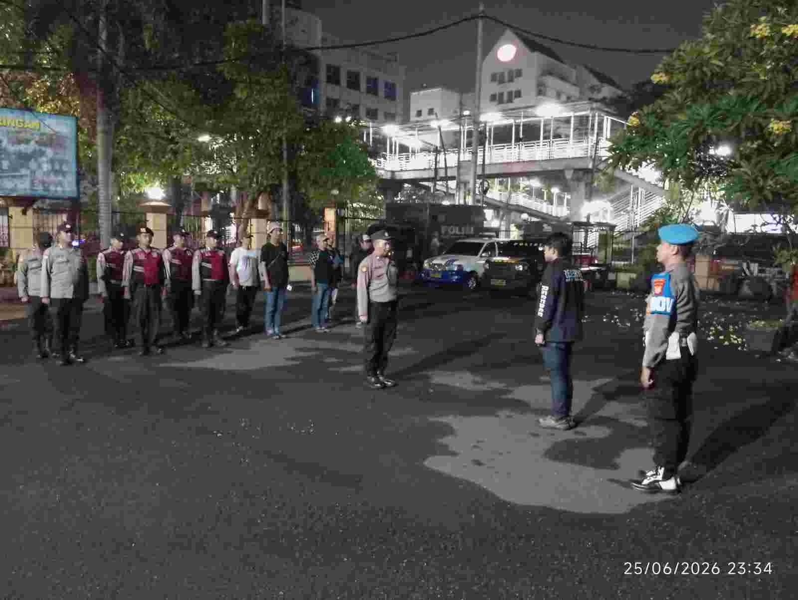 Polsek Metro Penjaringan Intensifkan KRYD, Belasan Motor Tanpa Kelengkapan Diamankan Saat Patroli Malam