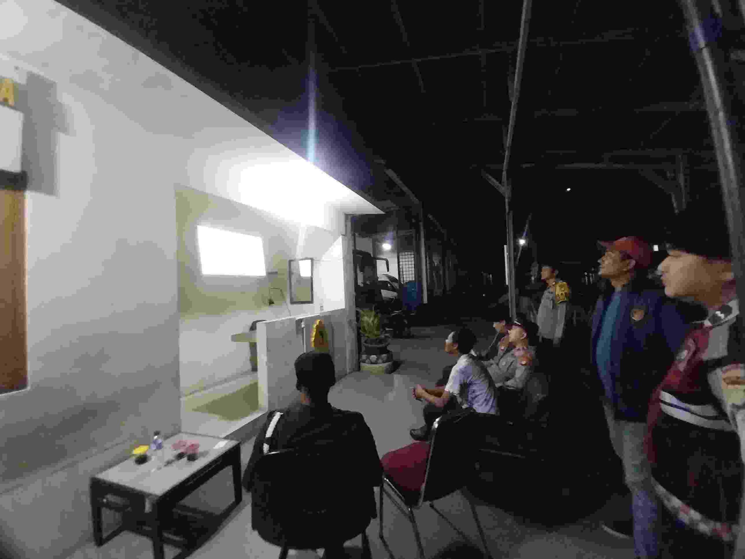 Polsek Kawasan Muara Baru Polres Priok Gelar, Jaga Jakarta On The Spot (JJOS) Nonton Bareng Piala Dunia 2026, Perkuat Sinergitas dan Sampaikan Pesan Kamtibmas kepada Masyarakat
