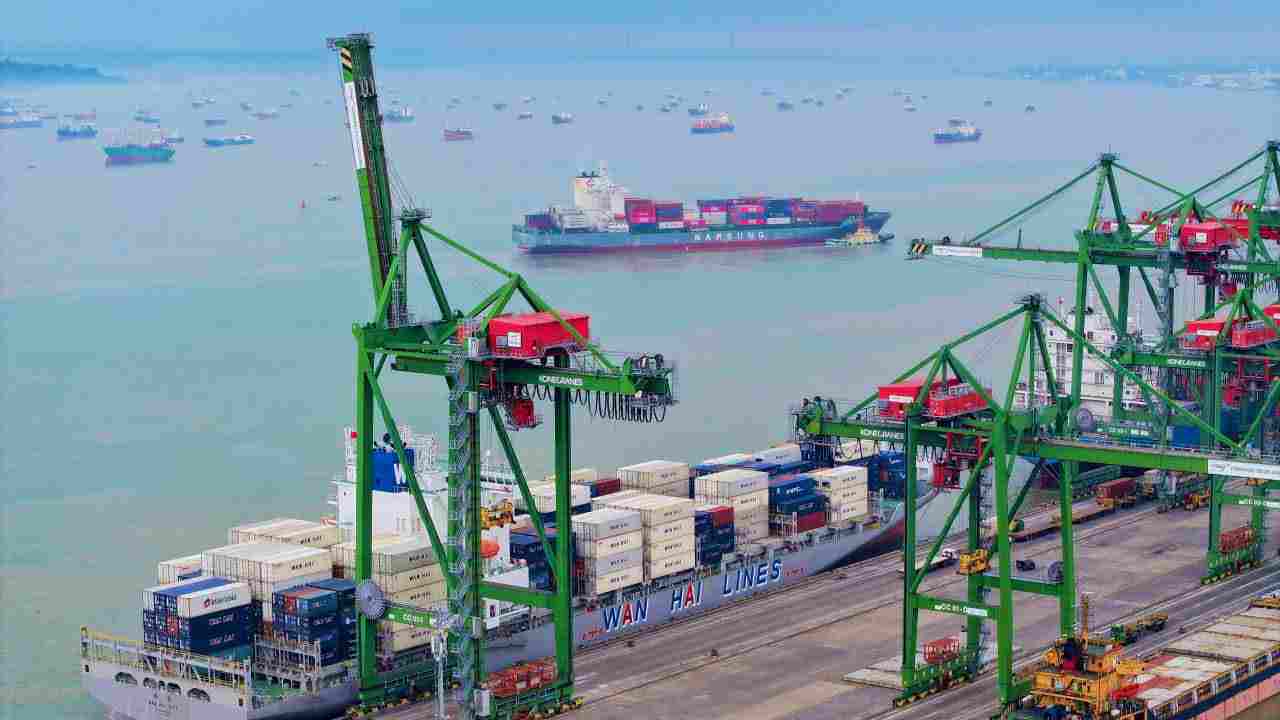 Terminal Teluk Lamong Catat Throughput 1,2 Juta TEUs, Tumbuh 13 Persen Perkuat Jawa Timur sebagai Gerbang Baru Nusantara dan Hub Logistik Internasional