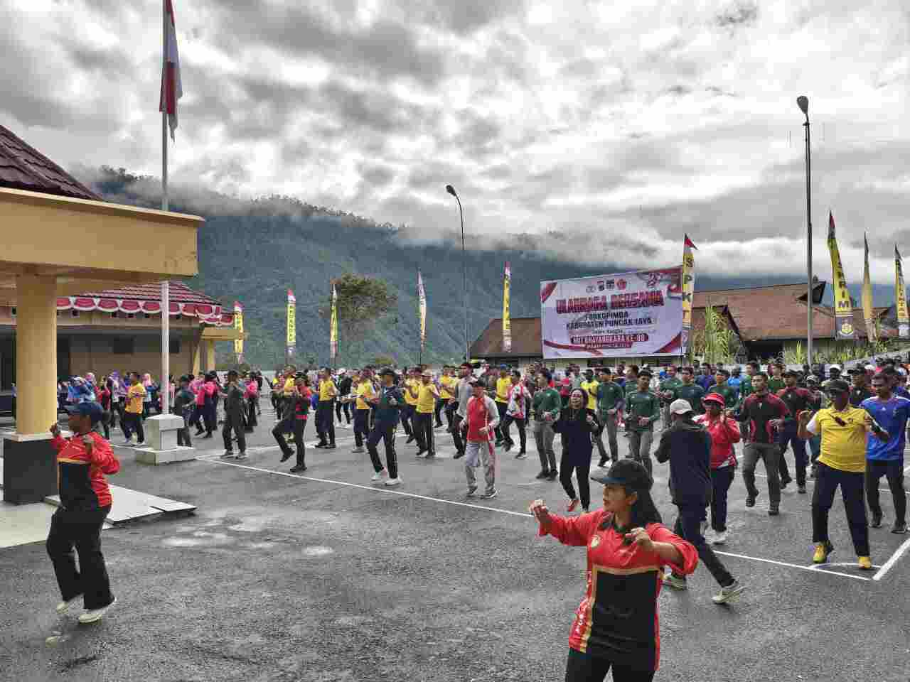 Senam Jumat Sehat Gabungan TNI, Polri dan Pemda Kabupaten Puncak Jaya