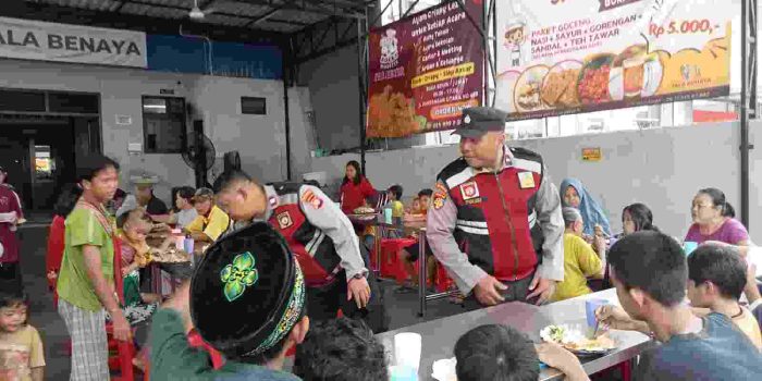 JUM’AT PEDULI POLSEK METRO PENJARINGAN, TEBAR KEHANGATAN DAN KEPEDULIAN UNTUK WARGA DI JALA BENAYA