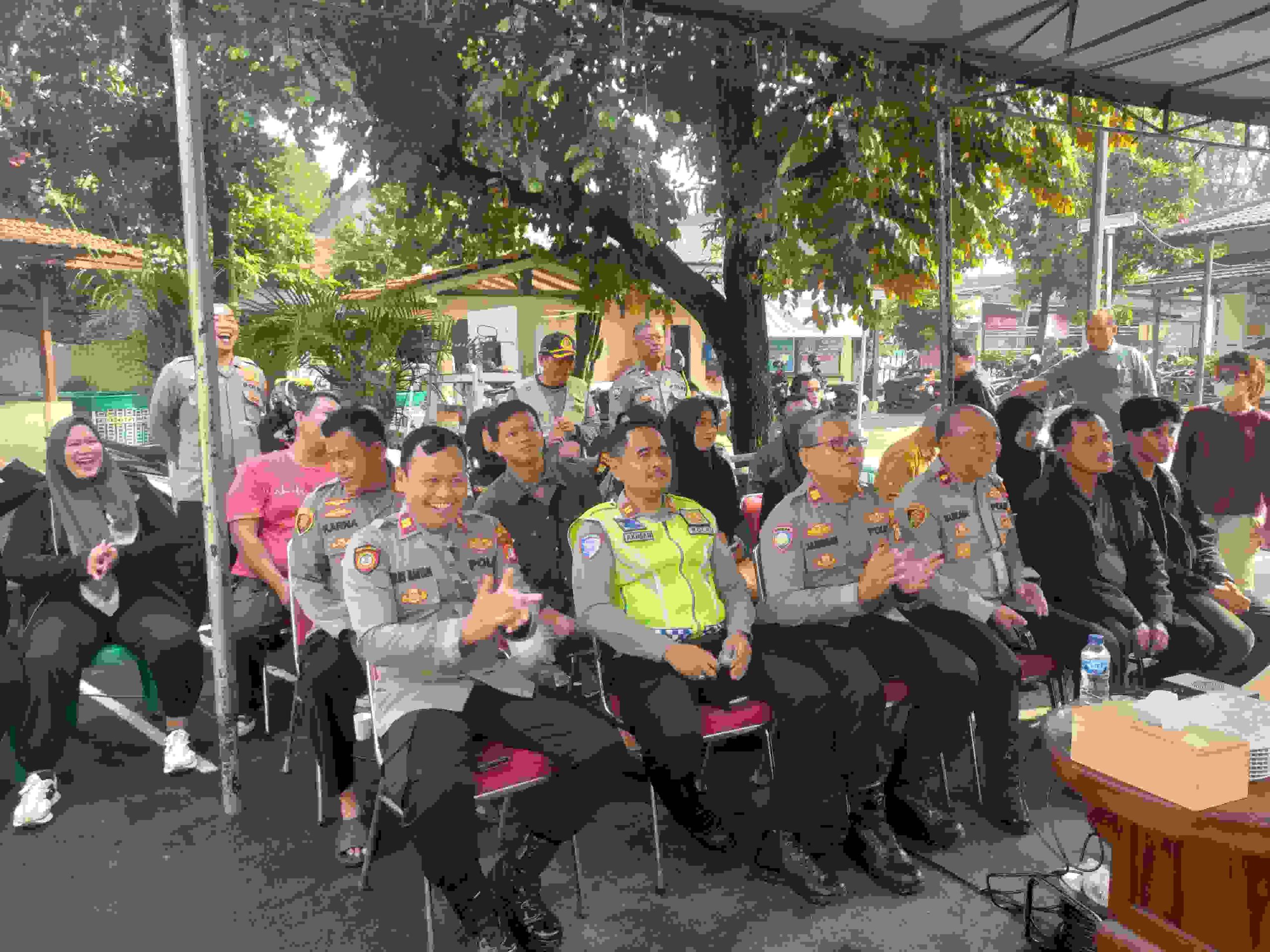 Giat Jaga Jakarta On The Spot Kapolsek Bekasi Barat Sampaikan Pesan Kamtibmas Usai Sholat Jumat, Ajak Warga Cegah Tawuran dan Hindari Judi Online