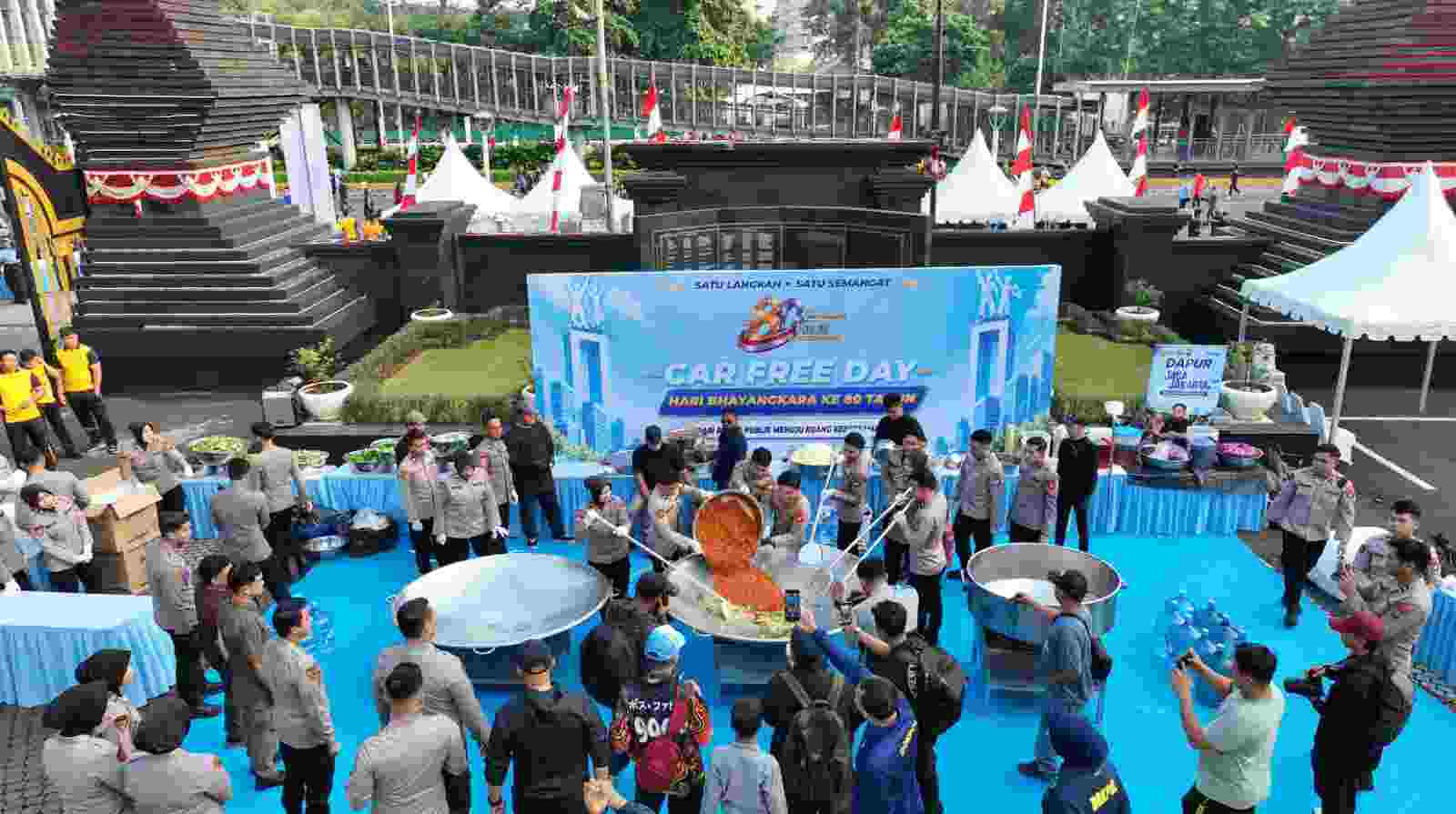 Dapur Jaga Jakarta Meriah, Bobon Santoso Sajikan Tongseng untuk Warga CFD