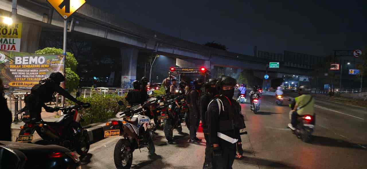 Brimob Polda Metro Jaya Amankan Pengendara Mabuk Tanpa Surat Kendaraan di Jakut