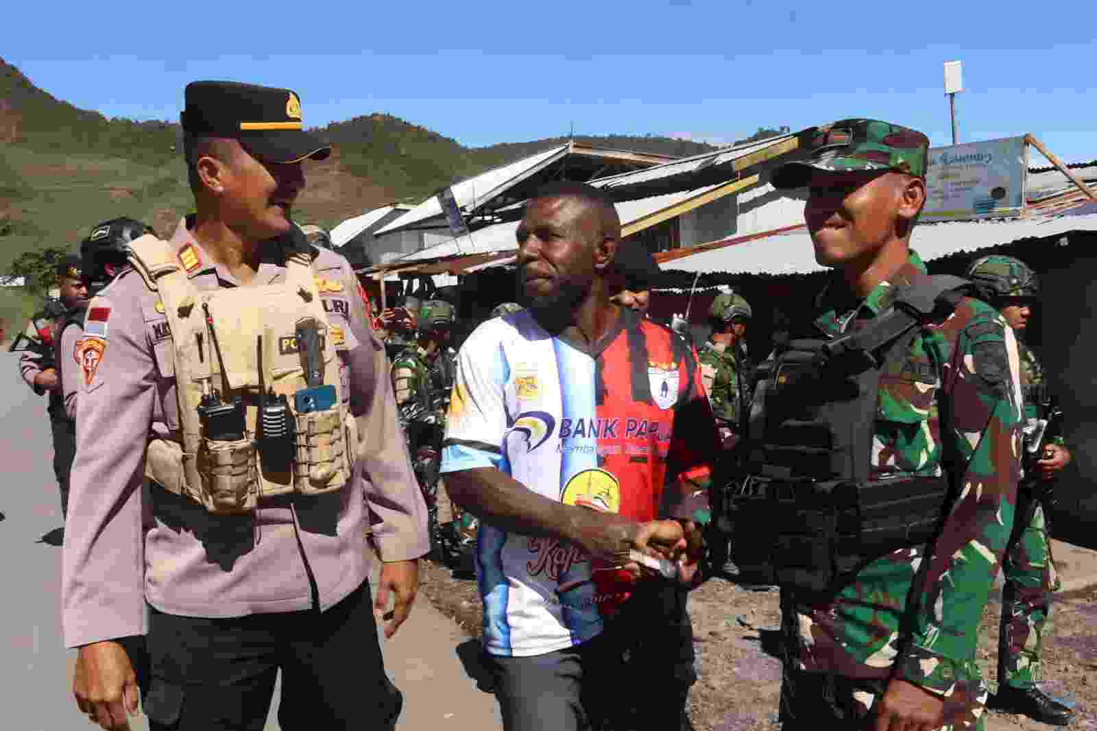 Kodim 1714/Puncak Jaya dan Polri Laksanakan Patroli Cipta Kondisi Kabupaten Puncak Jaya Dalam Kondisi Aman
