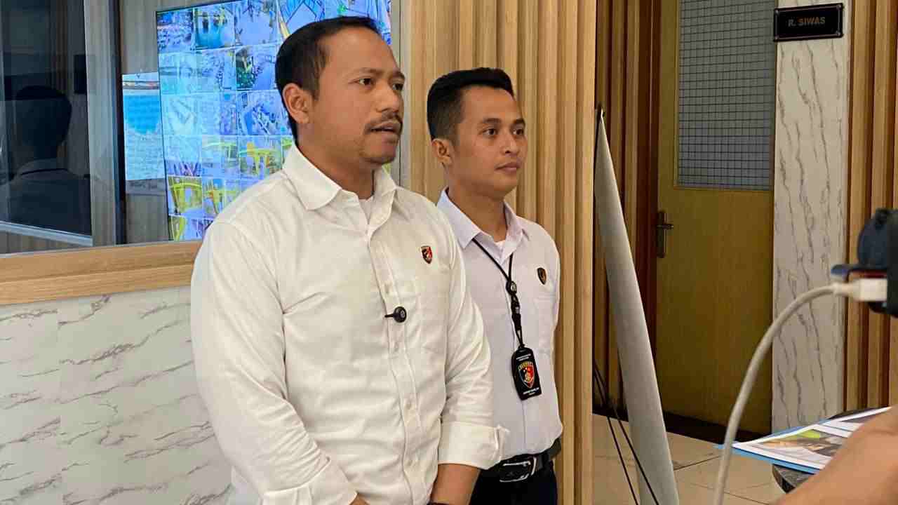 Polres Metro Jakarta Utara Tangkap Dua Pelaku Pelempar Bom Molotov dan Pembawa Celurit, Satu Orang Masih Diburu