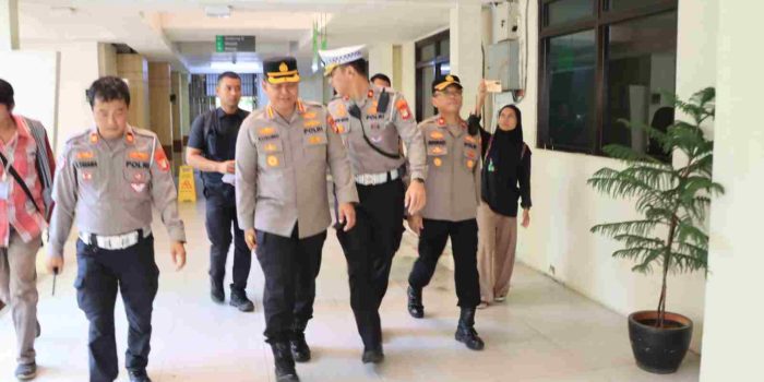 Kapolres Metro Bekasi Kota Kunjungi Korban Insiden Maut Di Depan Unisma Bekasi