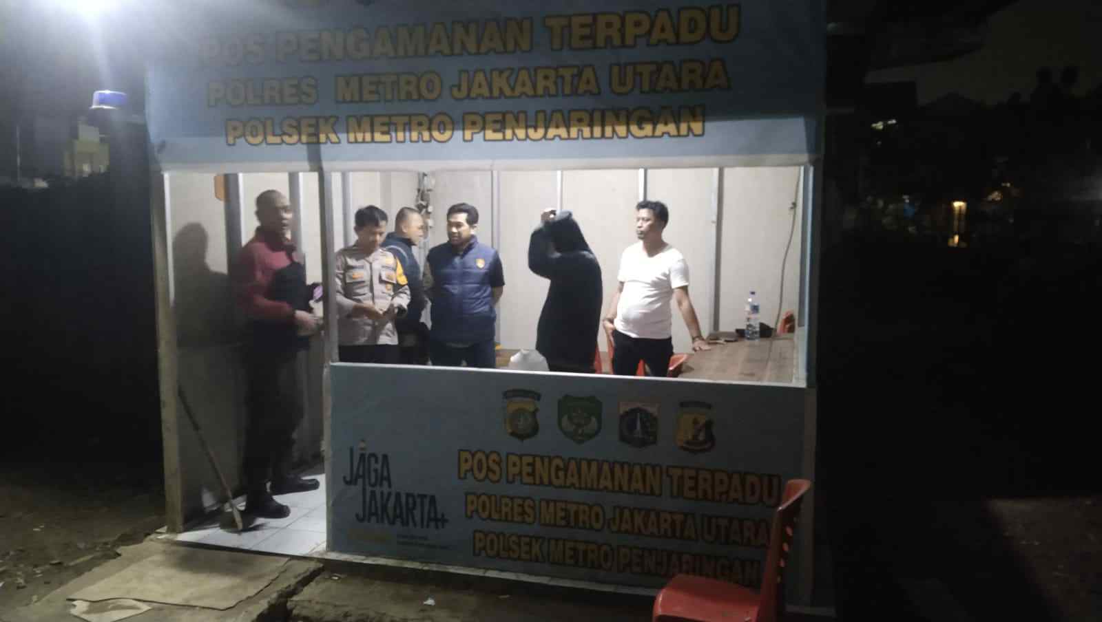 JAGA JAKARTA, JAGA LINGKUNGAN: PATROLI KRYD POLSEK METRO PENJARINGAN SAPU TITIK RAWAN TAWURAN DAN KEJAHATAN JALANAN