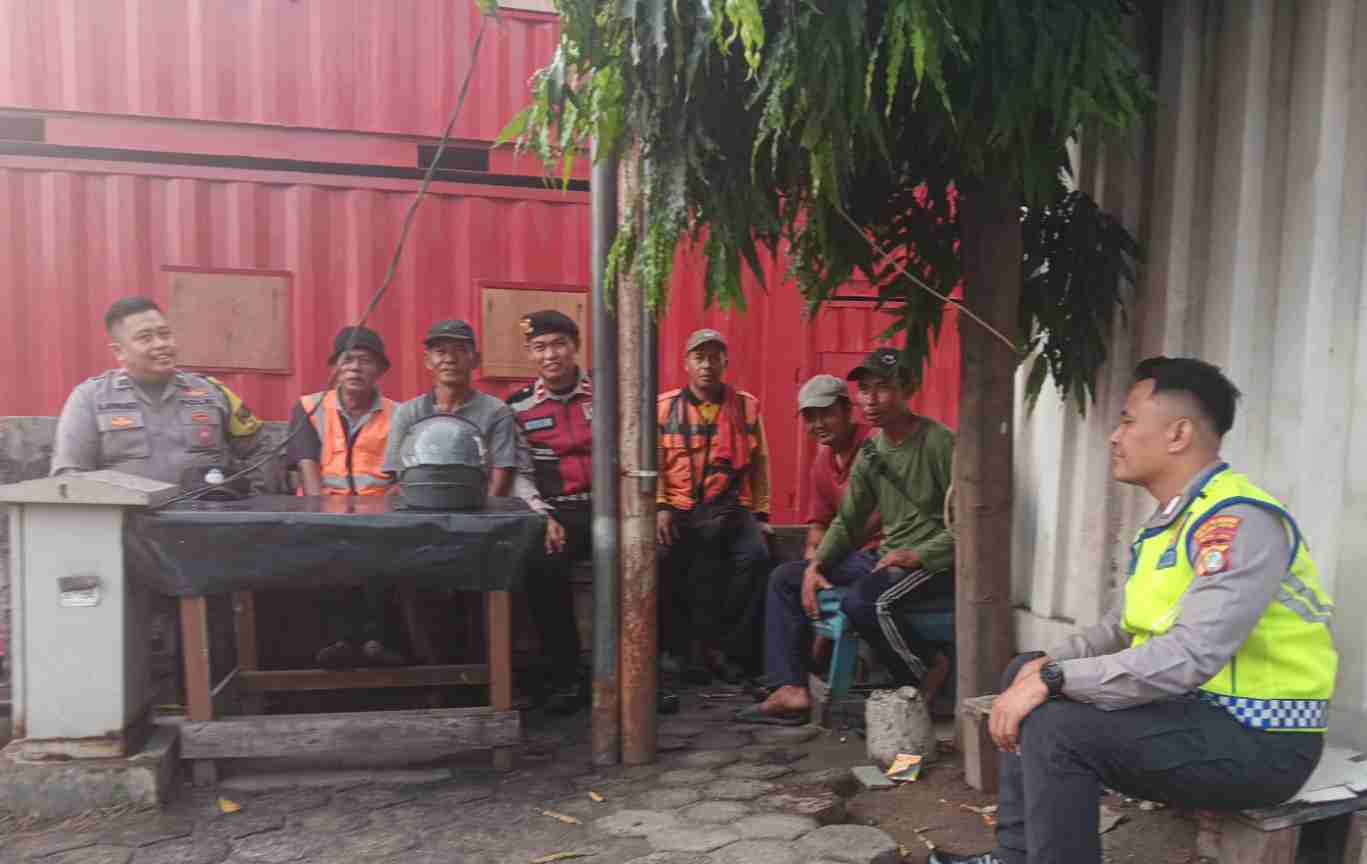 Polsek Kawasan Sunda Kelapa Polres Priok, Perkuat Sinergi dengan Pekerja Pelabuhan melalui Program ‘Jaga Jakarta On The Spot