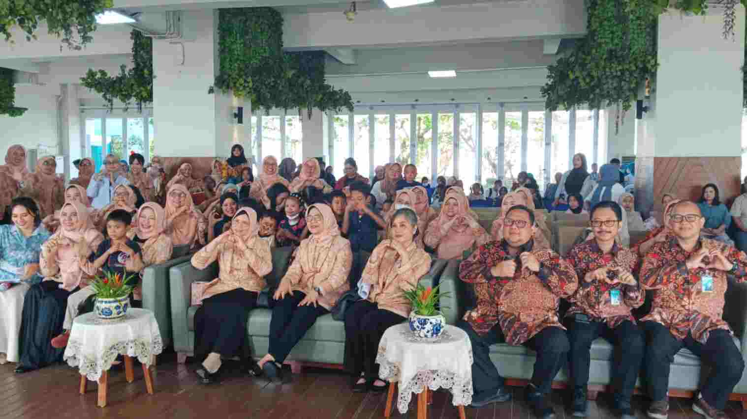 Pahlawan Cilik Penjaga Bumi: DWP RSJPD Harapan Kita Dampingi Pemulihan Pasien Anak Lewat Edukasi Lingkungan