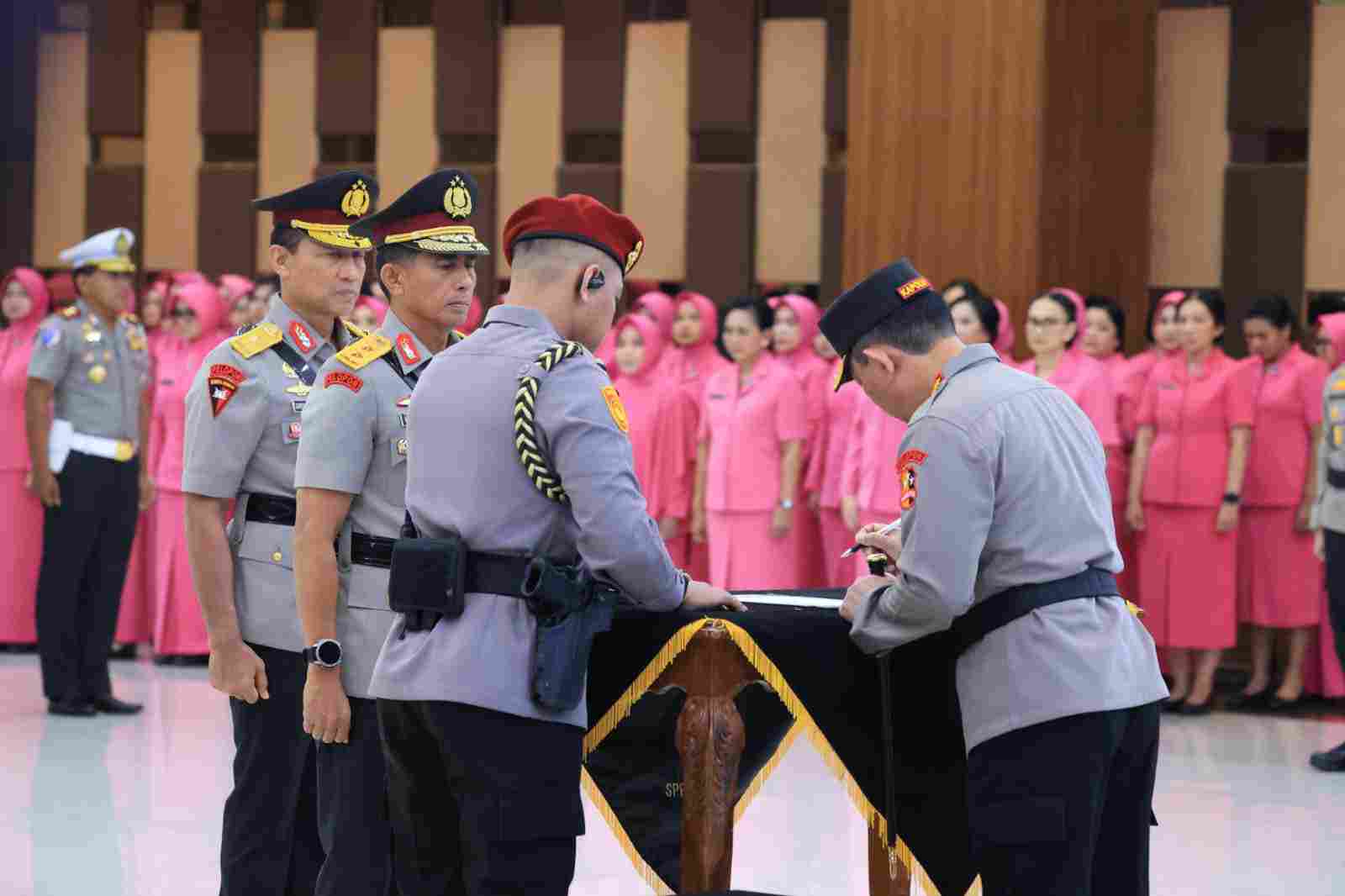 Polri Laksanakan Kenaikan Pangkat 87 Perwira Tinggi, Empat Perwira Raih Bintang Tiga