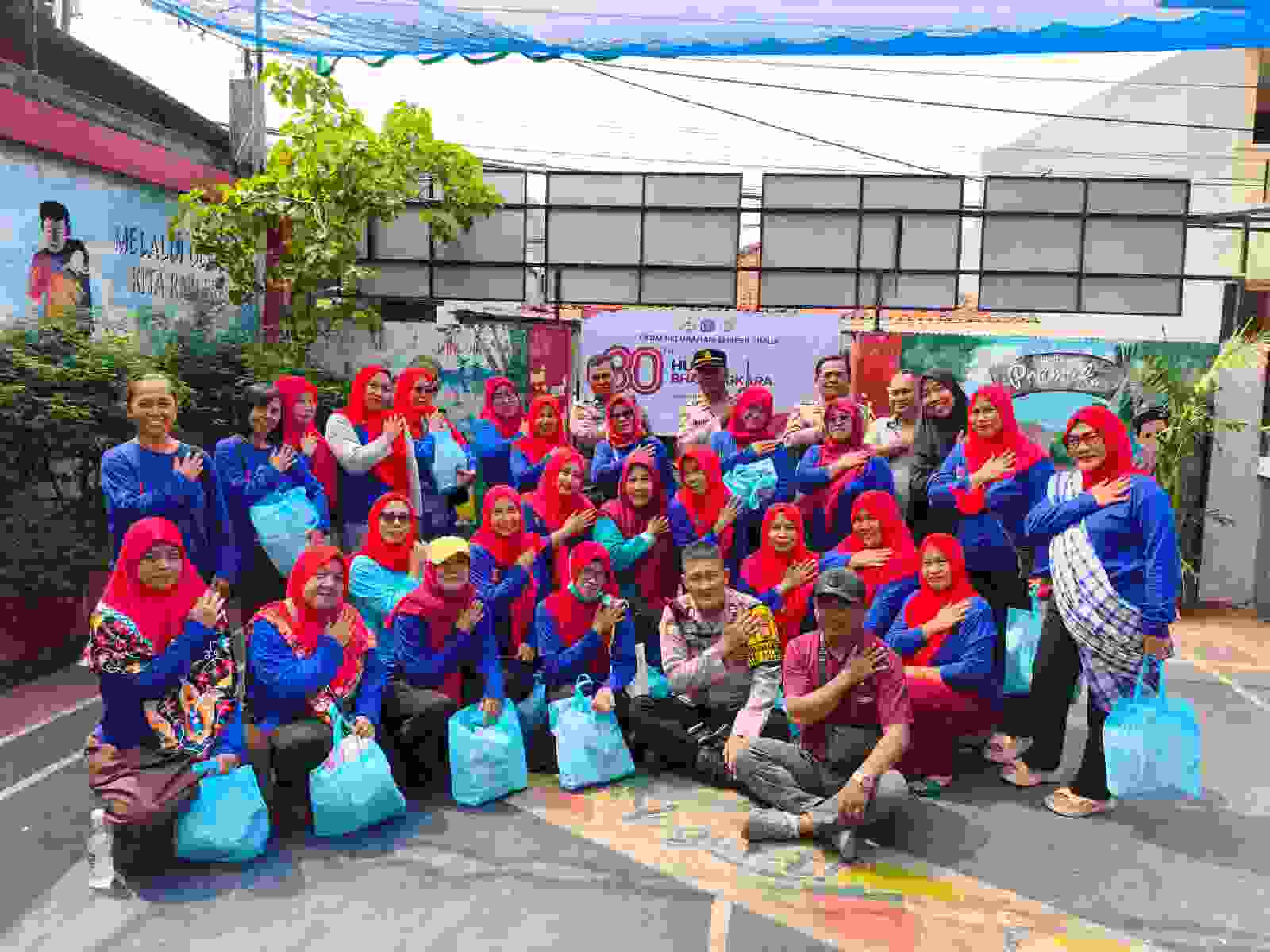 Meriahkan HUT Bhayangkara Ke-80, Polsek Cilincing Gelar Lomba Bersama Warga