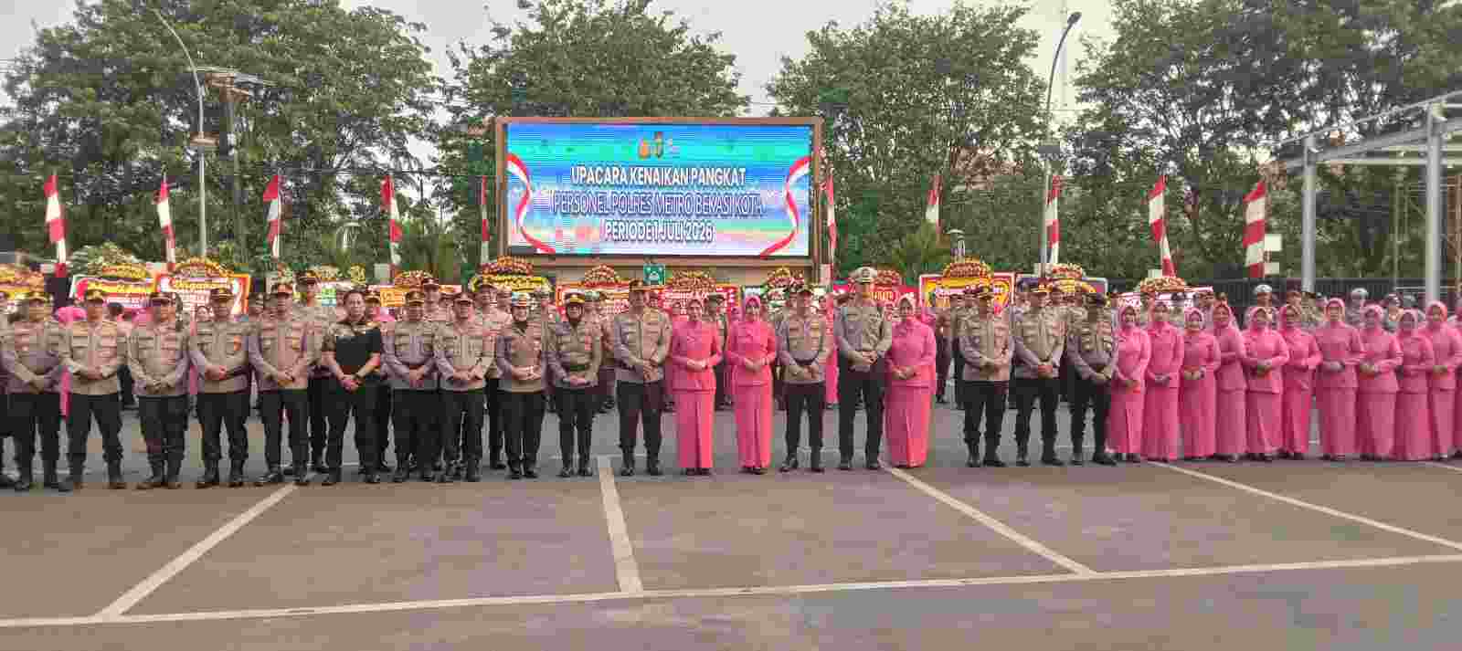 Usung Nilai Dedikasi, Kapolres Metro Bekasi Kota Pimpin Upacara Kenaikan Pangkat 72 Personel Polri dan 4 PNS