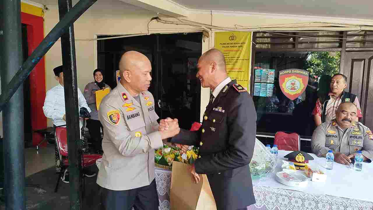 HUT Bhayangkara ke-80 Jadi Momentum Estafet Kepemimpinan, Polsek Pondok Gede Lepas Kompol Kusnandar Sambut AKP Dwi Budi Santoso.