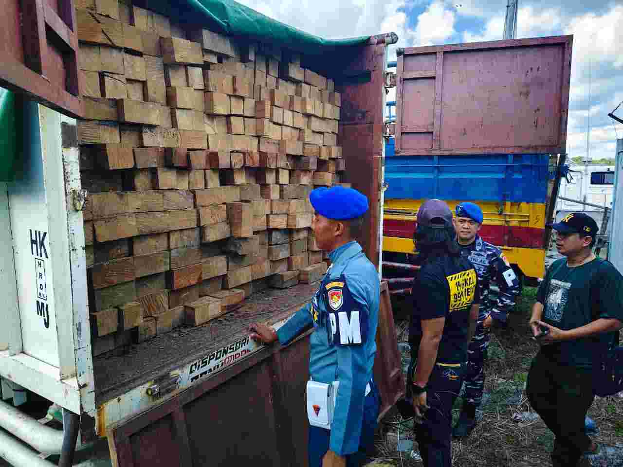 TNI AL PERKETAT PENGAWASAN, PENGIRIMAN KAYU ILEGAL BERHASIL DIGAGALKAN