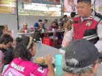 Jumat Berkah Polsek Metro Penjaringan, Bagikan Makanan Gratis untuk Warga hingga Pengemudi Angkutan Umum
