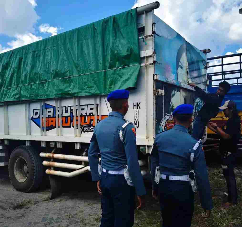 TNI AL PERKETAT PENGAWASAN, PENGIRIMAN KAYU ILEGAL BERHASIL DIGAGALKAN