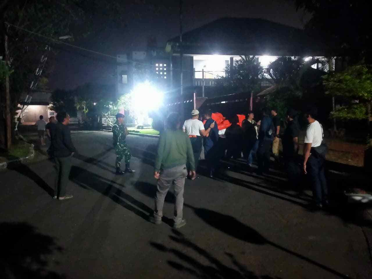 TNI AL GAGALKAN PENYELUNDUPAN 6 TON PASIR TIMAH ILEGAL DI KAWASAN ANCOL