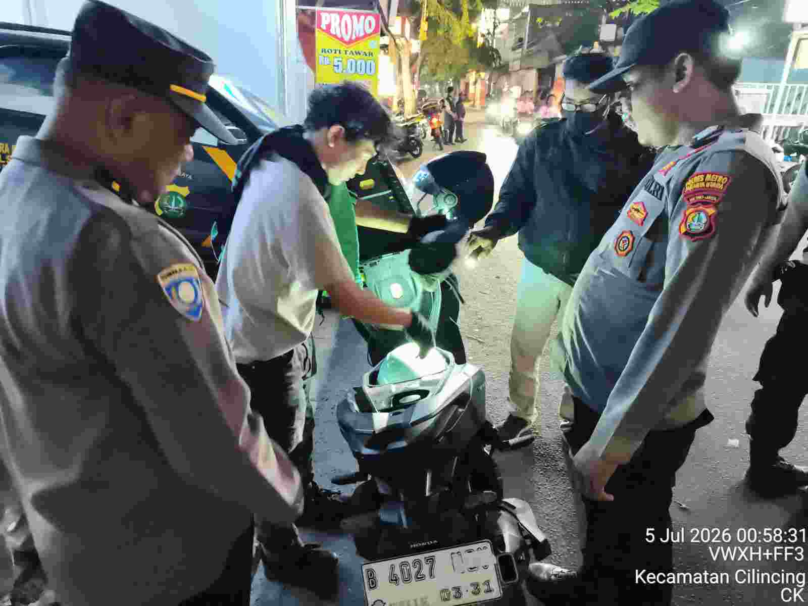 Jaga Jakarta Tetap Kondusif, Polsek Cilincing Intensifkan Patroli Malam dan Razia Stasioner