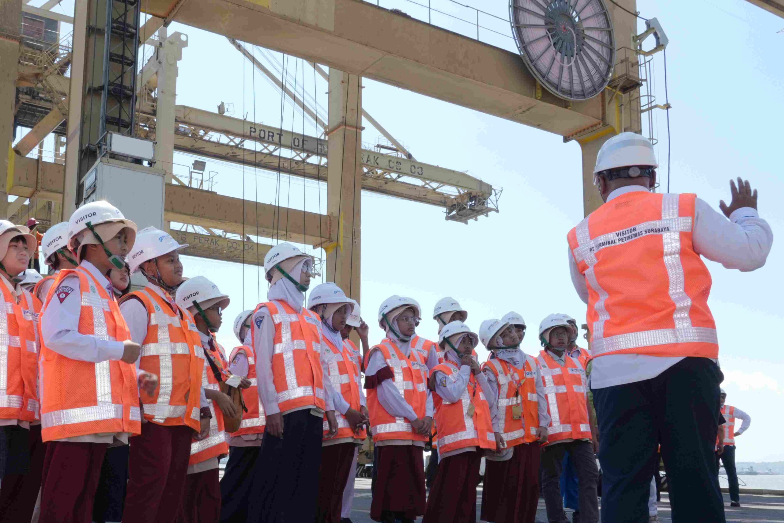 Portground Vol. 1: Pelindo TPK Gandeng BNN dan BPBD Surabaya Kenalkan Dunia Pelabuhan, Hidup Sehat, dan Kesiapsiagaan Bencana kepada Anak