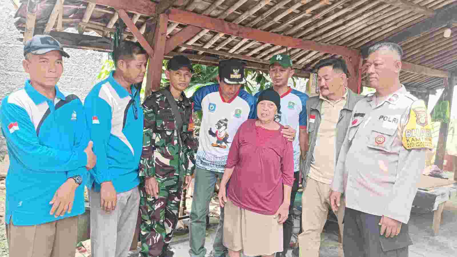 Sinergitas TNI-Polri Perkuat Keamanan Wilayah, Bhabinkamtibmas dan Babinsa Sambangi Warga Mustikasari