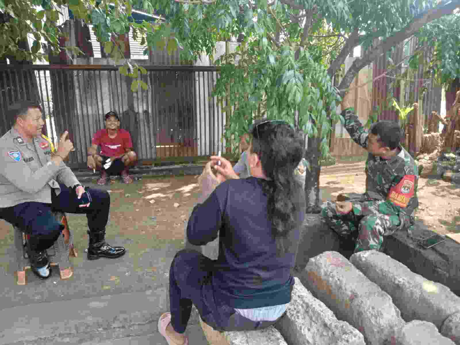 Sinergitas TNI-Polri Perkuat Keamanan Wilayah, Bhabinkamtibmas dan Babinsa Sambangi Warga Mustikasari