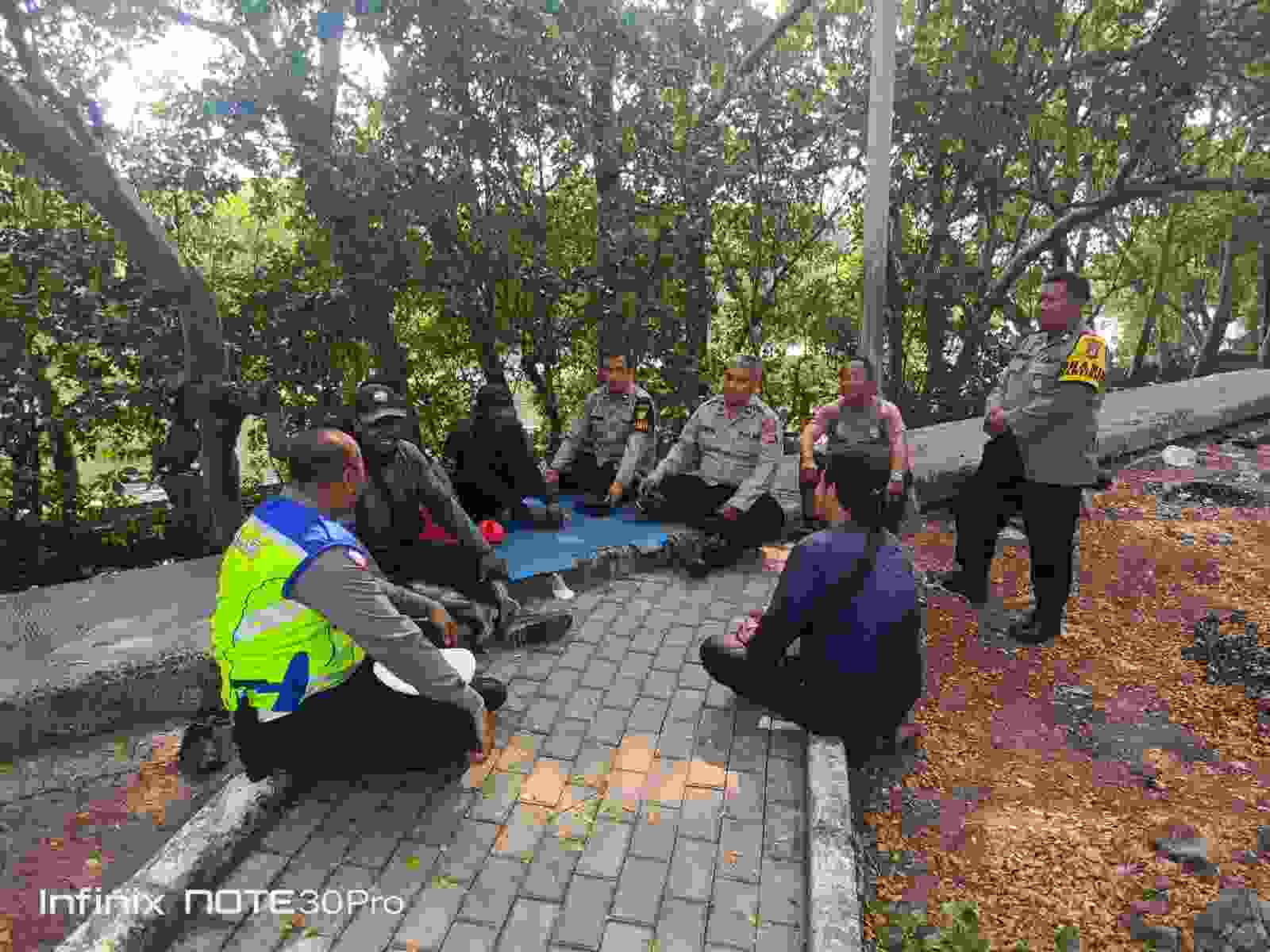 Jaga Jakarta On The Spot, Polres Pelabuhan Tanjung Priok Perkuat Kamtibmas Bersama Buruh Bongkar Muat di Pelabuhan Muara Baru