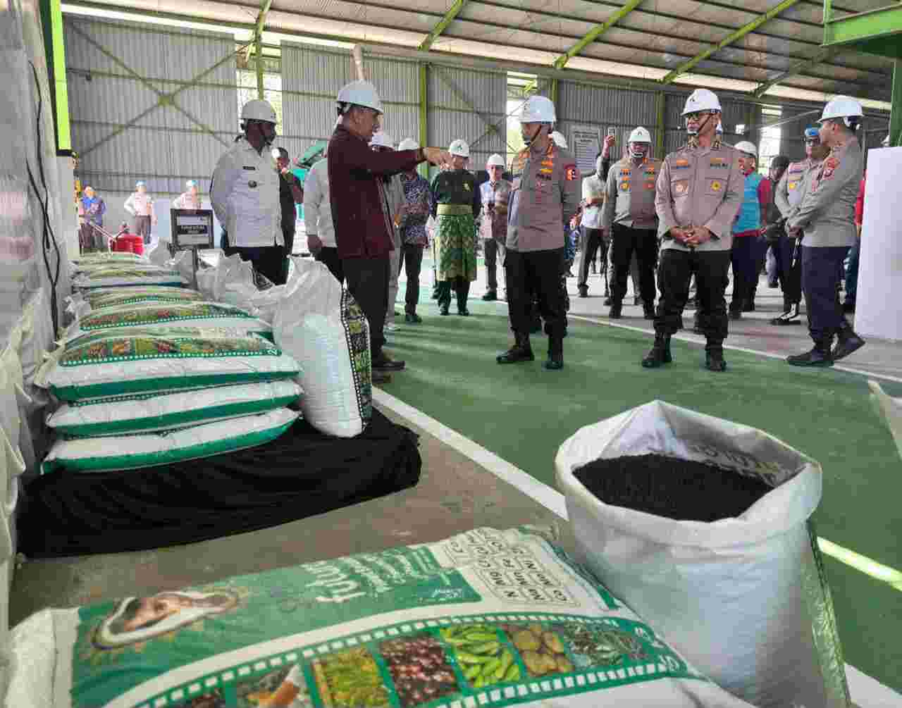 Dari Kampar ke Pasar Global, Kapolri Tinjau Inovasi Pupuk Batu Bara Karya Anak Bangsa
