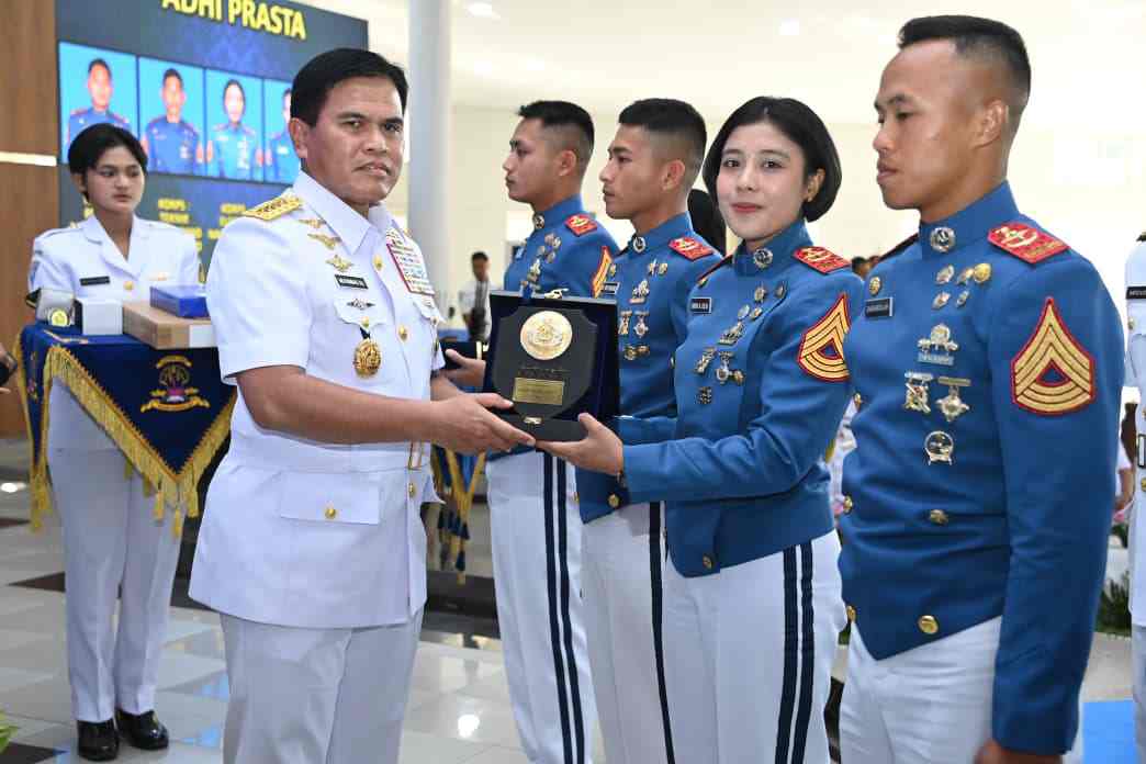 KASAL SERAHKAN IJAZAH DAN BEKALI CAPAJA AAL, TEGUHKAN KARAKTER PEMIMPIN JALASENA MASA DEPAN