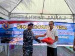 HADIR DITENGAH MASYARAKAT, TNI AL GELAR BAKTI SOSIAL DAN KESEHATAN BAGI MASYARAKAT PESISIR