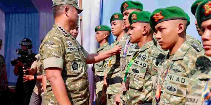 Wapang TNI dan Menhan RI Tinjau Yon TP di Jawa Timur, Pastikan Kesiapan Operasional Satuan