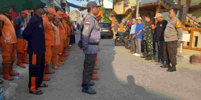 JAGA JAKARTA+ | Polisi Bersama Warga Kerja Bakti, Perkuat Kebersihan Lingkungan dan Kamtibmas di Kamal Muara
