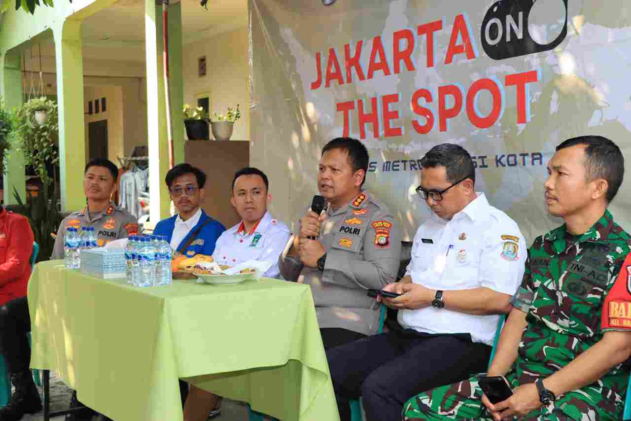Gelar ‘Jakarta On The Spot’ di Bantar Gebang, Kapolres Metro Bekasi Kota Kupas Solusi Curanmor hingga Layanan SIM