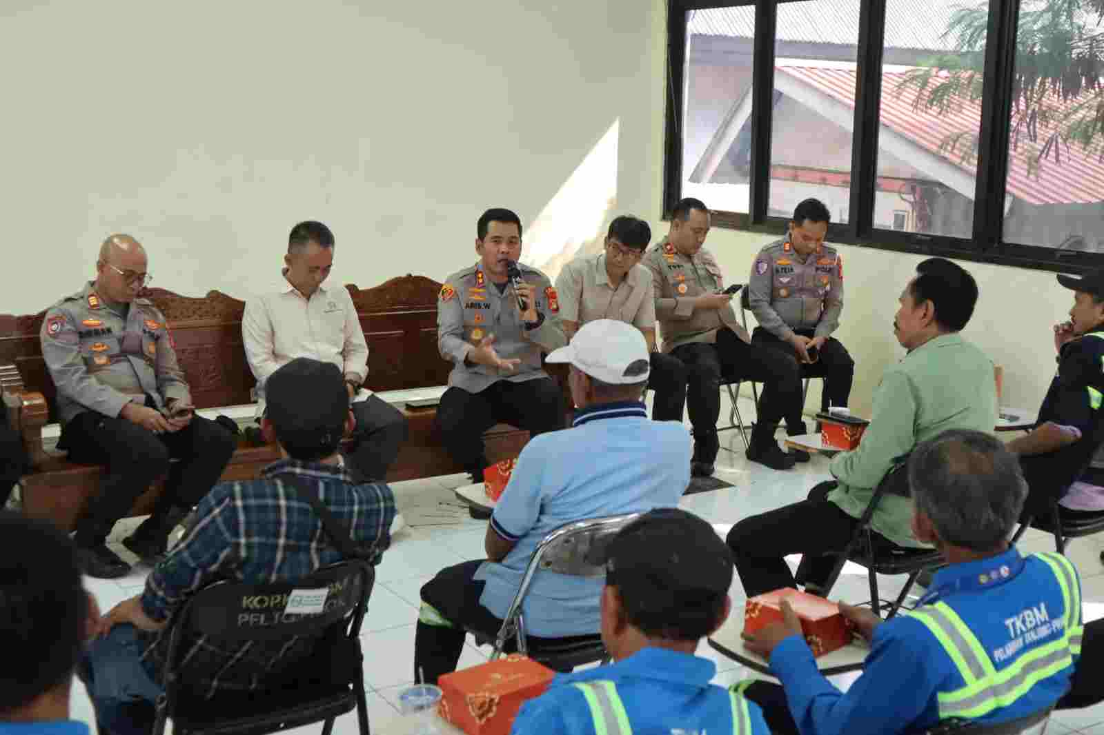 Perkuat Sinergi dengan TKBM, Kapolres Priok Gelar JJOS dan Ajak Jaga Stabilitas Kamtibmas Pelabuhan