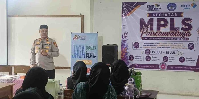 Jaga Jakarta On The Spot, Kapolsek Bekasi Barat Bekali Siswa Baru SMK Nurjamilah tentang Disiplin dan Meraih Cita-cita