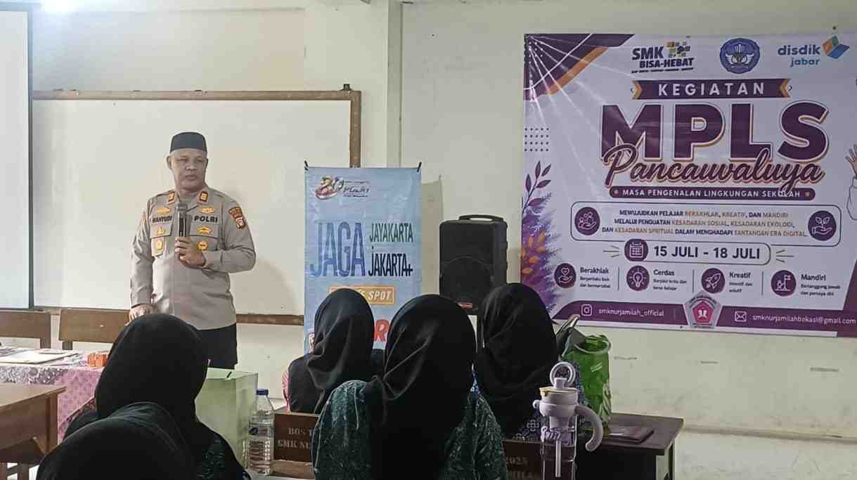 Jaga Jakarta On The Spot, Kapolsek Bekasi Barat Bekali Siswa Baru SMK Nurjamilah tentang Disiplin dan Meraih Cita-cita
