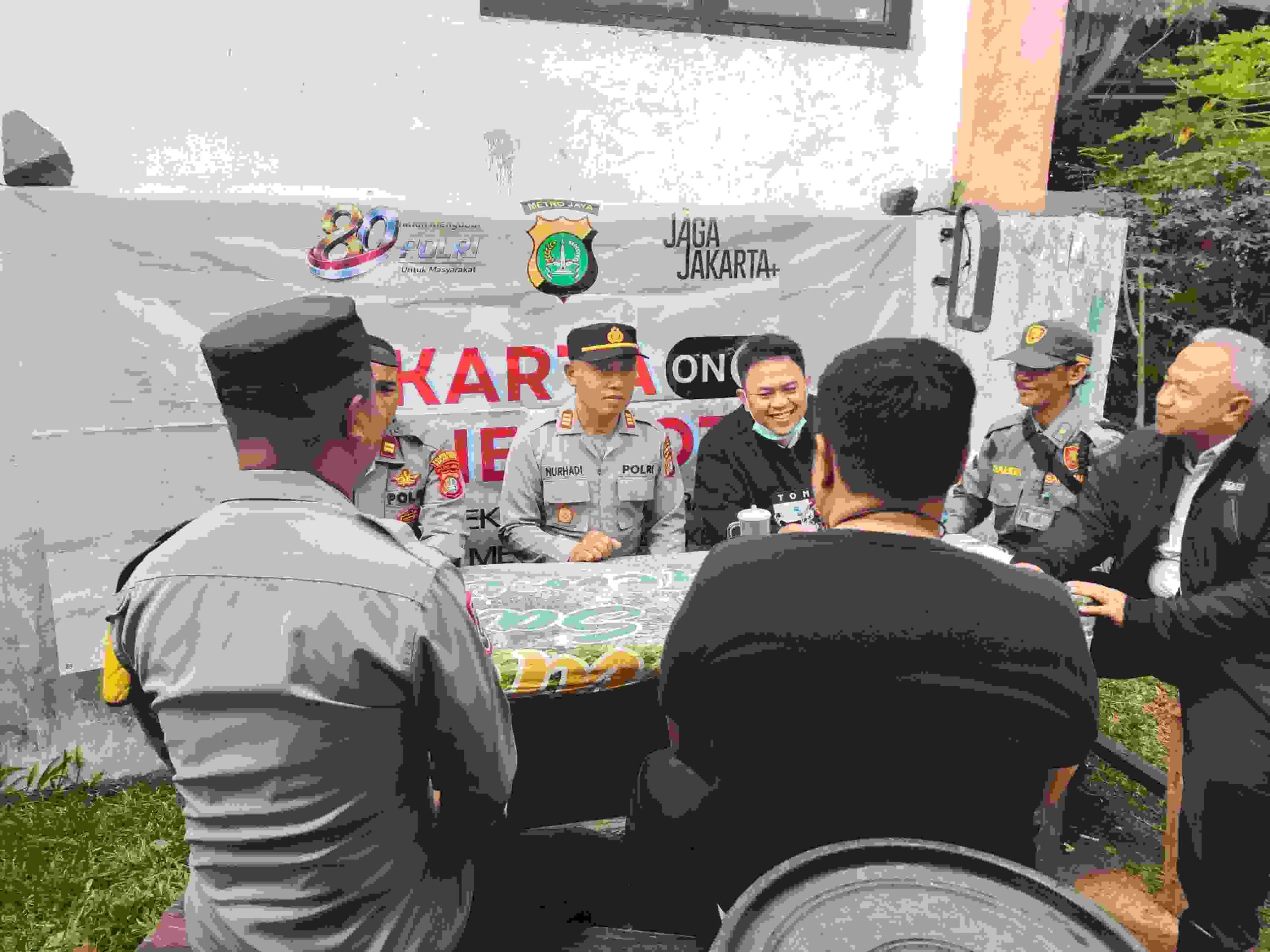 Wakapolsek Bekasi Utara Sambangi Warga Melalui Program Jaga Jakarta On The Spot