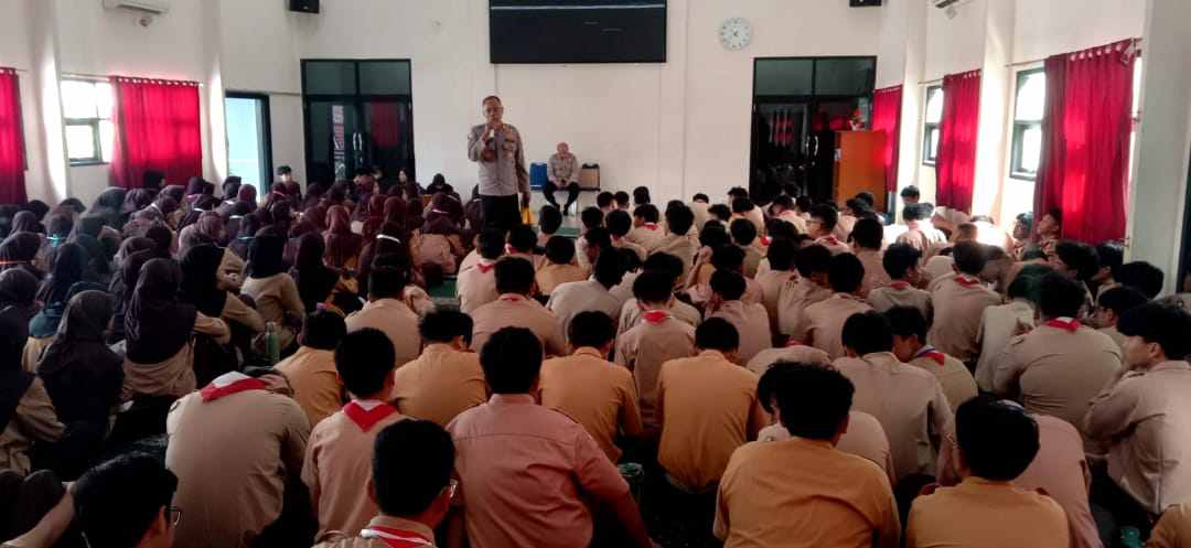 Jaga Jakarta On The Spot, Polsek Bekasi Selatan Bekali Pelajar SMA Islam PB. Soedirman Bahaya Kenakalan Remaja dan Narkoba