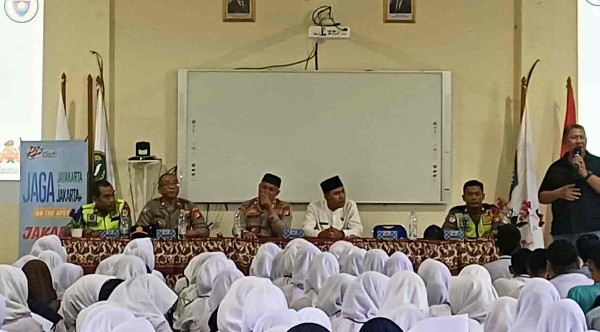 Jaga Jakarta On The Spot Kapolsek Bekasi Barat Bekali Siswa SMAN 12 Kota Bekasi tentang Disiplin, Tertib Berlalu Lintas, dan Bahaya Narkoba