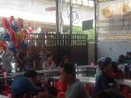 Jumat Peduli, Polsek Metro Penjaringan Bagikan Makanan Gratis dan Sampaikan Pesan Kamtibmas