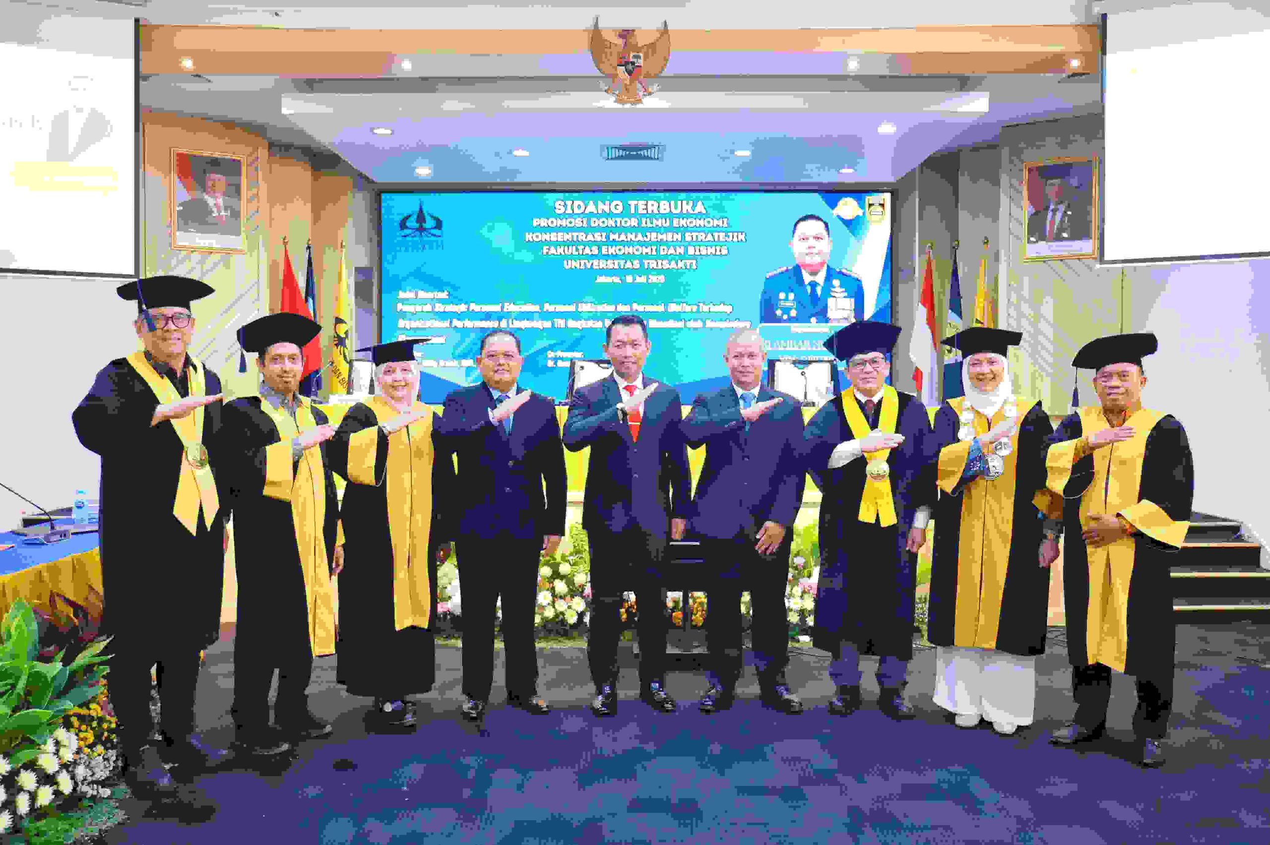 Tiga Perwira TNI AU Raih Gelar Doktor Ilmu Ekonomi di Universitas Trisakti Tiga Perwira TNI AU Raih Gelar Doktor Ilmu Ekonomi di Universitas Trisakti
