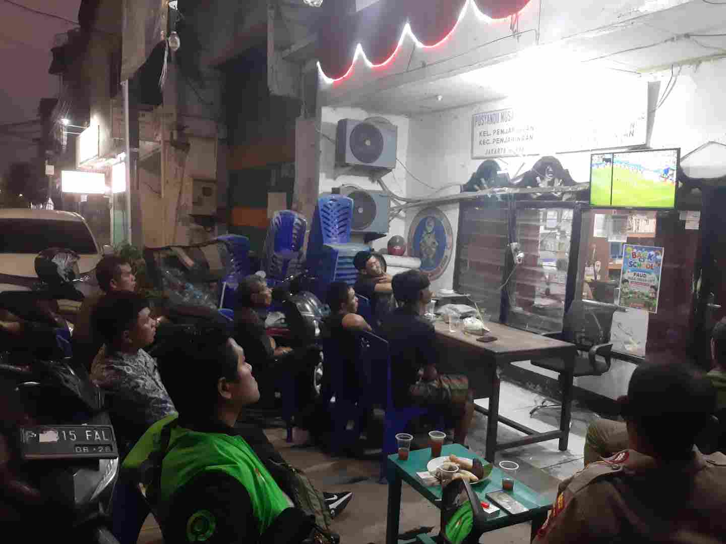 Polsek Metro Penjaringan Gelar Nobar Piala Dunia 2026 Bersama Warga, Perkuat Sabuk Kamtibmas Polsek Metro Penjaringan Gelar Nobar Piala Dunia 2026 Bersama Warga, Perkuat Sabuk Kamtibmas