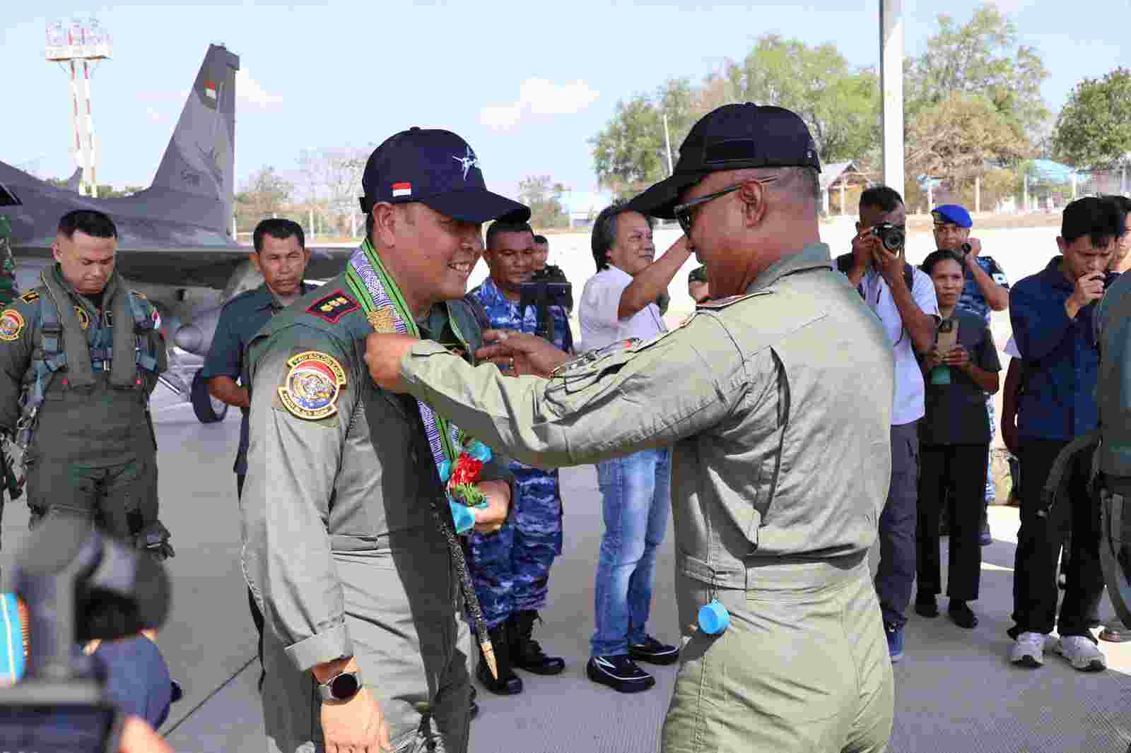 Open Base Lanud El Tari Ajak Masyarakat Mengenal Lebih Dekat Alpalhankam TNI AU Open Base Lanud El Tari Ajak Masyarakat Mengenal Lebih Dekat Alpalhankam TNI AU